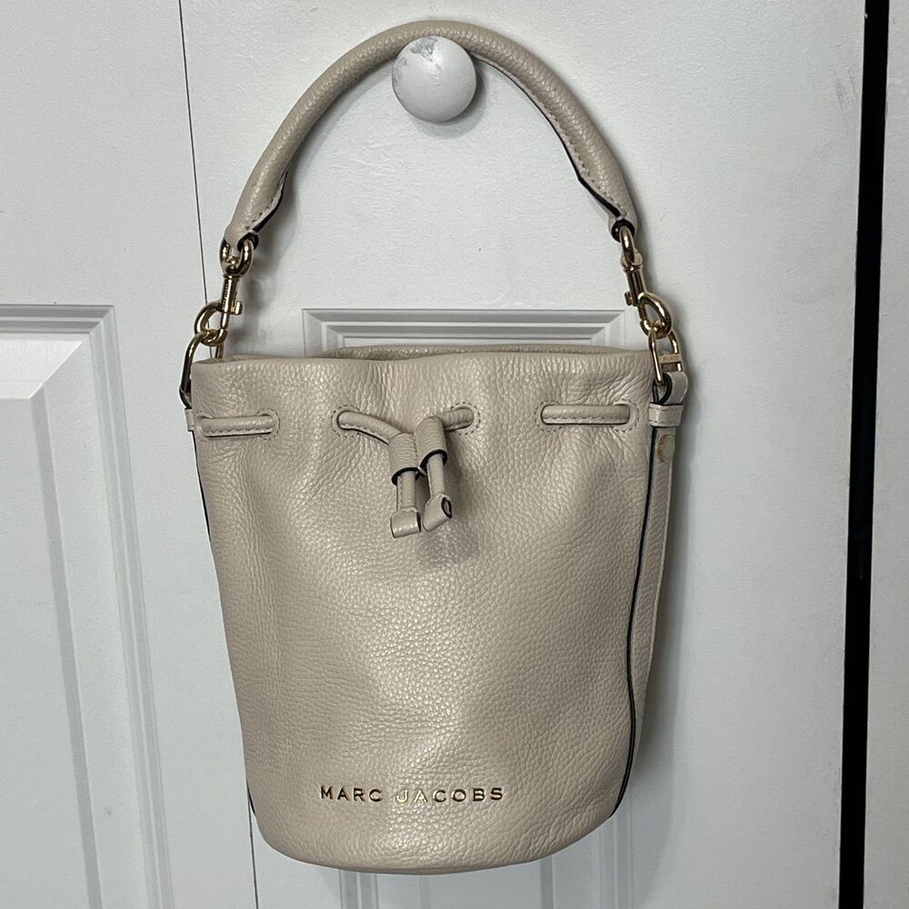 Marc Jacobs Bucket Bag Womens Small Beige Leather Drawstring Top Handle Purse